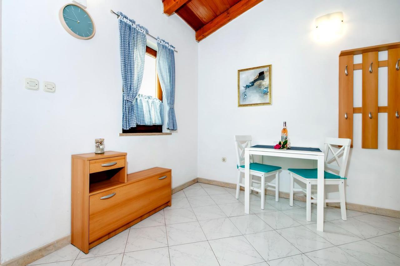 Apartman Near Beach Pelagic Sea View Rovigno Esterno foto